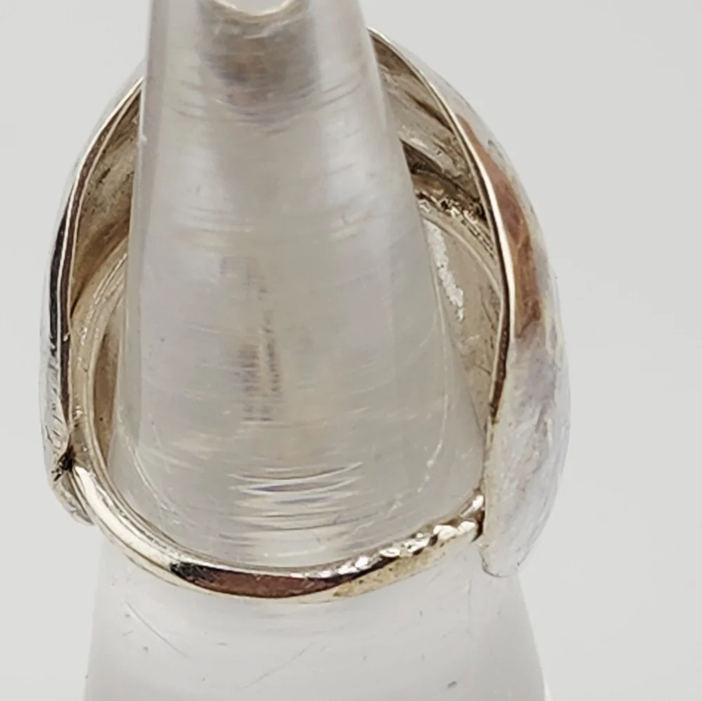 STERLING SILVER HALLOW RING HAMMERED FOR TEXTURE SINGLE RUNG BAND Sz 6.5